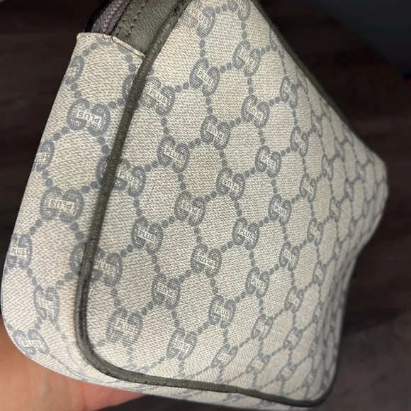 Gucci Plus Authentic Clutch/Wristlet EUC - Picture 7 of 13
